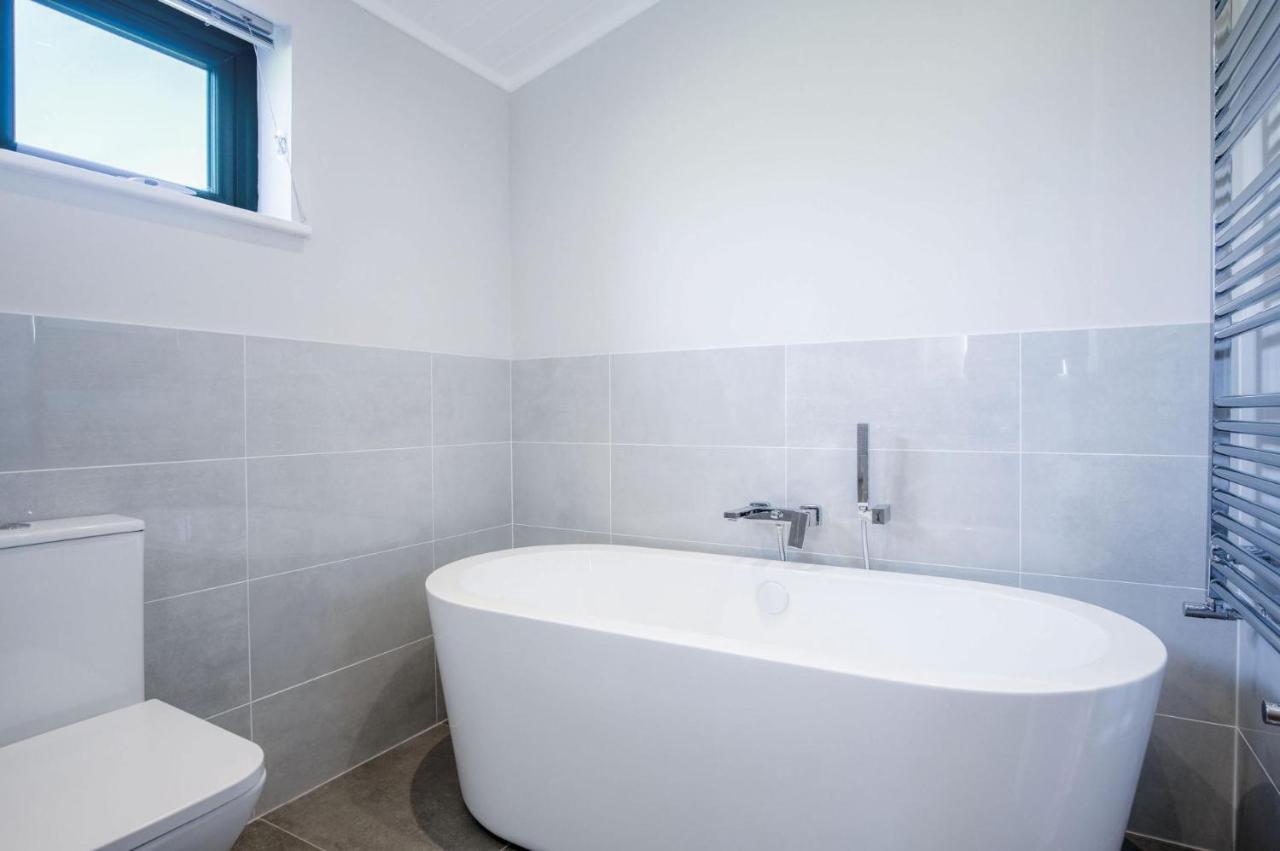 Swanlake Lodge - 3 Bedroom Holiday Home - Penally Exterior foto